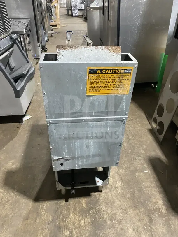 Avantco FF300N commercial stainless steel deep fat fryer, natural gas, late model, includes back splash, basket hanger, and fry basket.