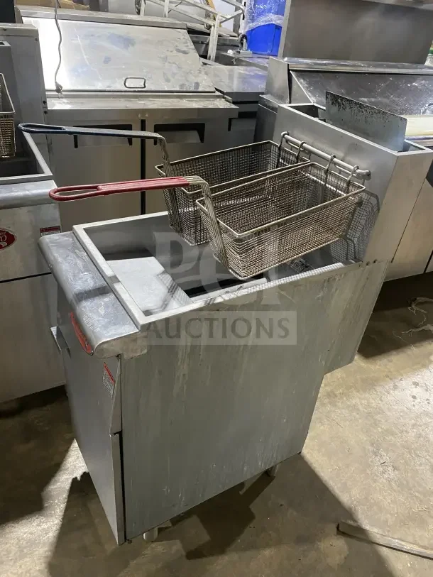 Avantco FF300N commercial stainless steel gas fryer with backsplash, basket hanger, and fry basket; model FF300N SN: 20020370VA.