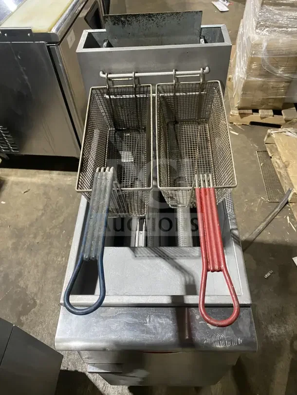 Avantco FF300N stainless steel natural gas fryer with backsplash, basket hanger, and fry baskets; model FF300-N, SN 20020370VA.