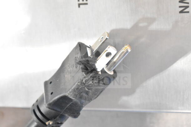 Damaged power plug of Avantco 177CPBTR66A Commercial Compact Vertical Contact Bun Toaster, 120 Volts, 1 Phase.