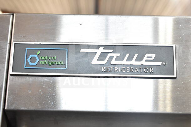 True T-35-HC Cooler, 2022 model, stainless steel, natural refrigerant label, ideal for commercial use, 115V, 1 Phase.