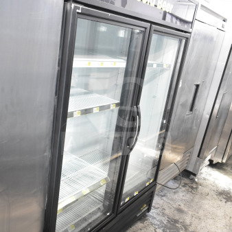 2019 True GDM-49-HC Commercial 2 Door Reach In Cooler Merchandiser. 115 Volts, 1 Phase.