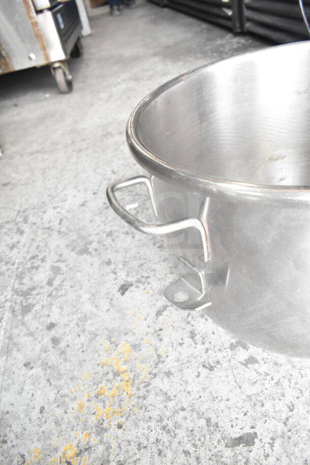 Hobart VMLH-40 40 Quart mixing bowl for Hobart mixer with sturdy side handles. Stainless steel, in good condition.