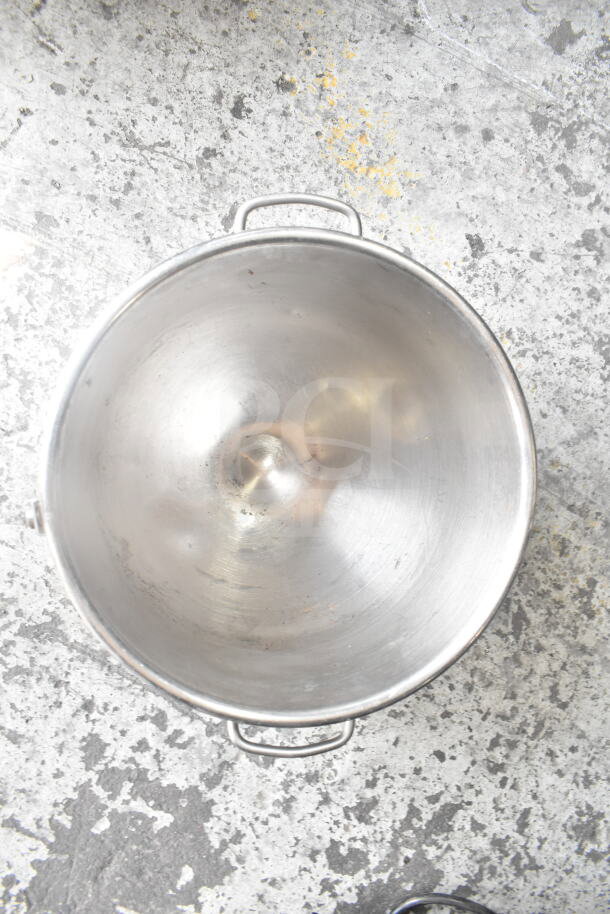 Stainless steel Hobart VMLH-40 40 quart mixing bowl with handles for Hobart mixer. Slight wear, excellent condition.