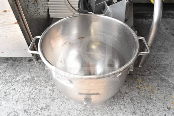 3-piece auction set: Hobart VMLH-40 40-quart mixing bowl, additional bowl, and whisk attachment. Sturdy, metal construction.