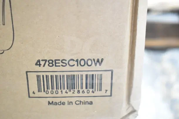 BRAND NEW Emperor's Select 478ESC100W 100 Cup Sushi Rice Container, insulated, woodgrain finish, with barcode and "Made in China" label.