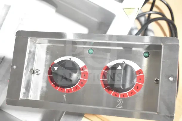 Alto Shaam 200-HWI/D6 control panel with dual dials on stainless steel, includes indicators for heat settings.