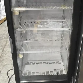 2017 QBD CD10-HC cooler merchandiser, single door, commercial model, 115 volts, 1 phase, features multiple shelves.