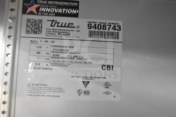 2018 True T-35-HC Commercial 2 Door Reach In Cooler label. Model T-35-HC, 115V, uses R290 refrigerant. Serial 9408743.