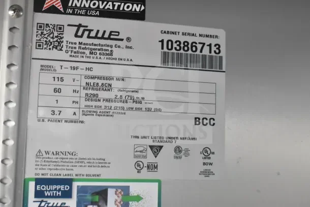 Label on 2022 True T-19F-HC freezer, details: 115V, R290 refrigerant, NSF/ANSI Standard 7, serial 10386713.