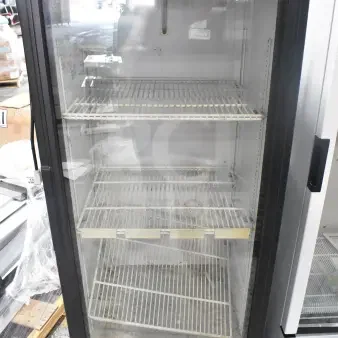 2017 True GDM-12-HC-LD cooler merchandiser, single door, reach-in, 115 volts, 1 phase, used condition, visible shelves.