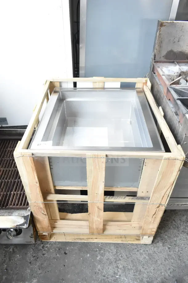 Brand new Vollrath FC-4CP-02120-R two pan refrigerated drop-in food well in crate. Scratch and dent condition.
