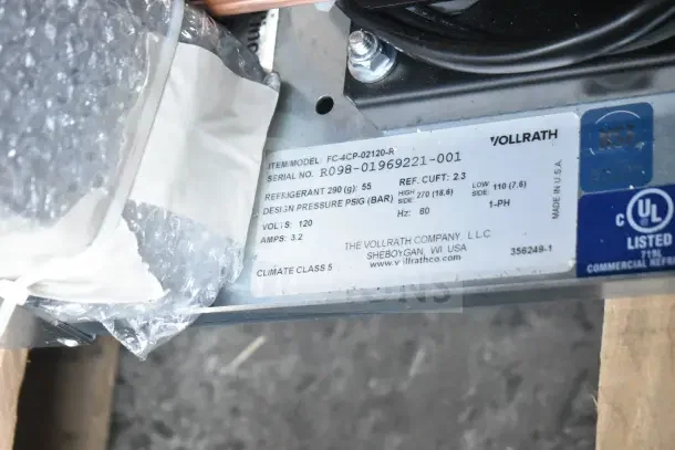 Vollrath Model FC-4CP-02120-R label showing specs: 120V, 1 Phase, refrigerant 290g, 3.2 amps, UL listed.