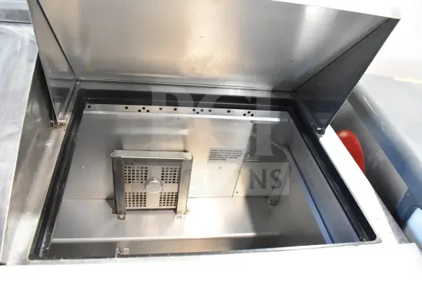 2018 True TSSU-72-30MB-ST-HC prep table, stainless steel, integrated bain marie, 115V, commercial use.