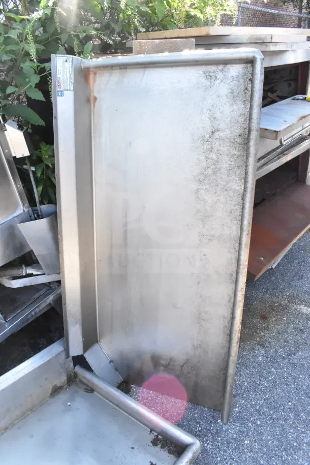 Jackson Conserver XL commercial dishwasher with right side dirty and clean tables. Visible wear; operates on 115 volts, 1 phase.