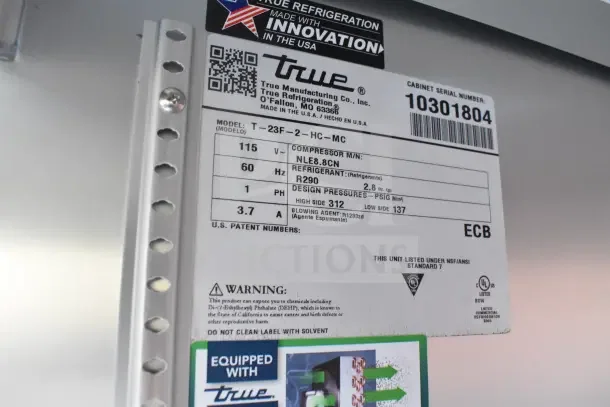 True refrigeration label showing model T-23F-2-HC-MC, compressor NLE8.8CN, R290 refrigerant, and electrical specs.