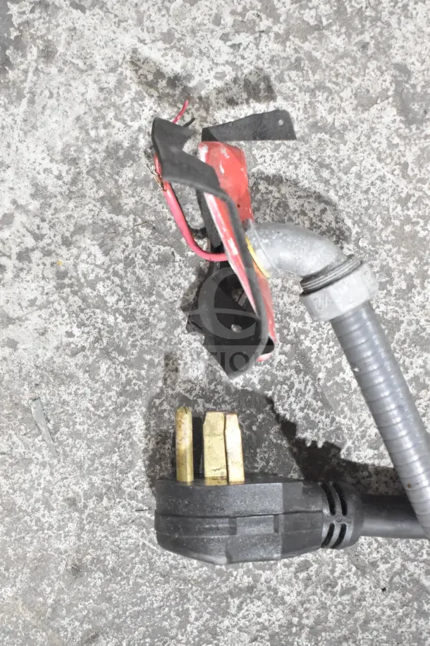 2018 Autofry MTI-40C ventless fryer plug and wiring, condition shown with visible wear. 240V, 1 phase.