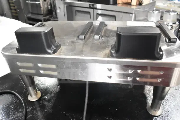 2020 Bunn 2SH STAND 27875.0201 countertop double satellite server stand, stainless steel, 120V, excellent condition.
