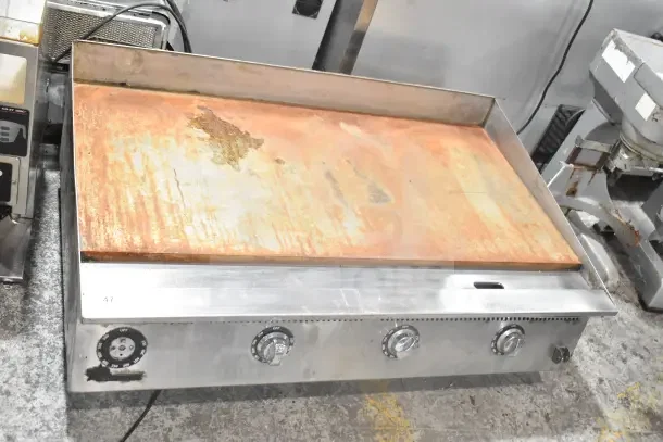 Star Commercial Countertop Flat Top Griddle with thermostatic controls, showing signs of wear and rust on cooking surface.