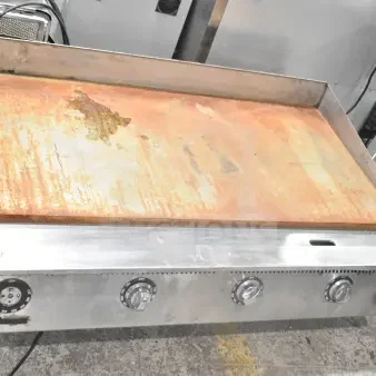 Star Commercial Countertop Flat Top Griddle with thermostatic controls, showing signs of wear and rust on cooking surface.