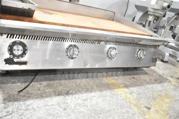 Star Commercial Countertop Flat Top Griddle, thermostatic controls, stainless steel, used condition, visible dials.