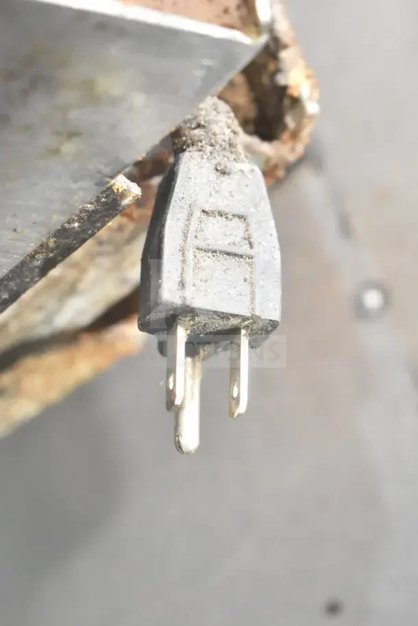 Plug of a Star Commercial Countertop Flat Top Griddle, moderate wear, visible rust on metal part. Thermostatic controls.