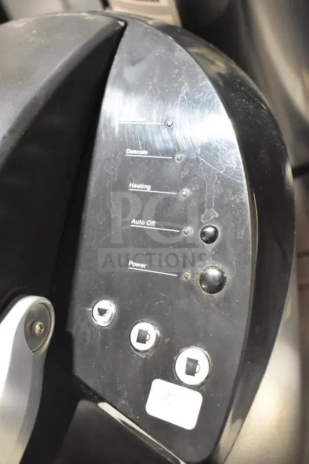 Keurig K40 coffee machine panel with buttons and indicators for descaling, heating, auto-off, and power functions.
