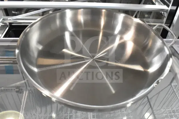 BRAND NEW Vigor 473SSFRY16 SS1 Series 16" stainless steel fry pan, aluminum-clad bottom, helper handle, scratch and dent.