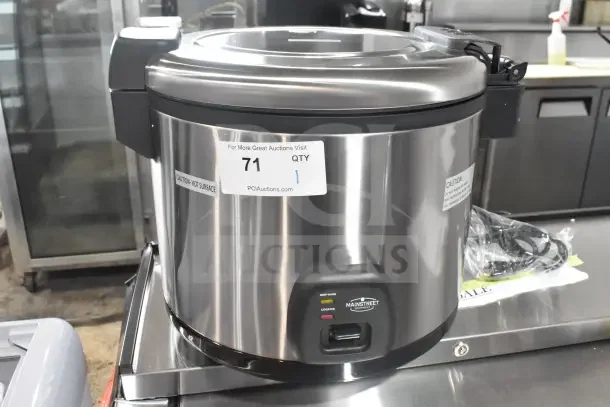 Stainless steel Mainstreet 541RCS60 electric rice cooker, 60 cup capacity, new with scratches and dents, 120 volts, 1 phase.