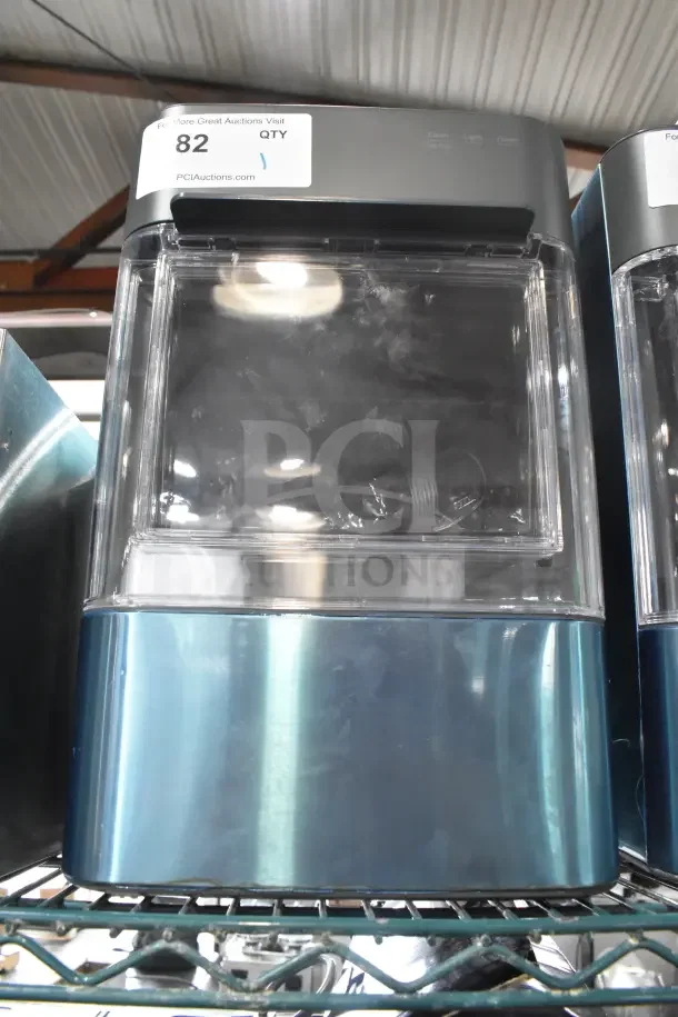 General Electric GE XPIO13SCBSS ice maker, 3 lbs capacity, 38 lbs daily production, countertop model, free-standing, 120V, 1 phase.