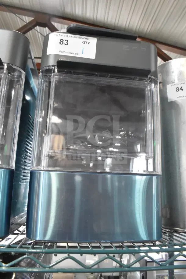 General Electric GE XPIO13SCBSS countertop ice maker, 3 lbs capacity, 38 lbs daily production, freestanding, in good condition.