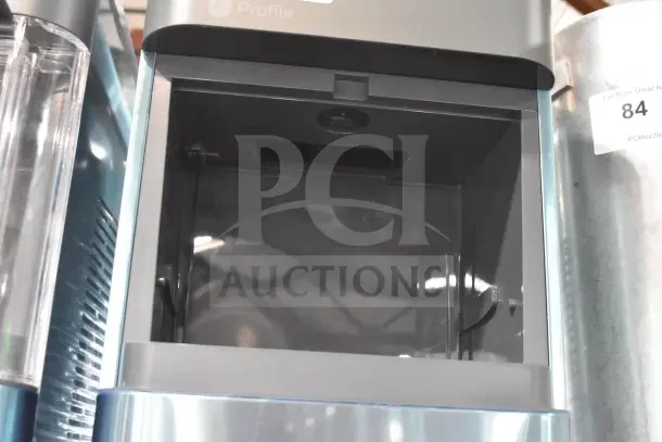 General Electric GE XPIO13SCBSS countertop ice maker, 3 lbs. capacity, 38 lbs. daily production, good condition.