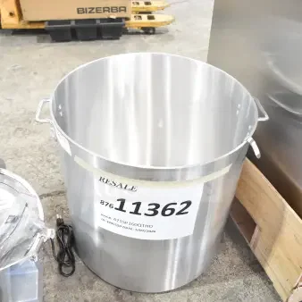 BRAND NEW SCRATCH AND DENT Choice 471SP160QTHD 160 Qt. Heavy Weight Aluminum Stock Pot with visible label, resale tag 11362.