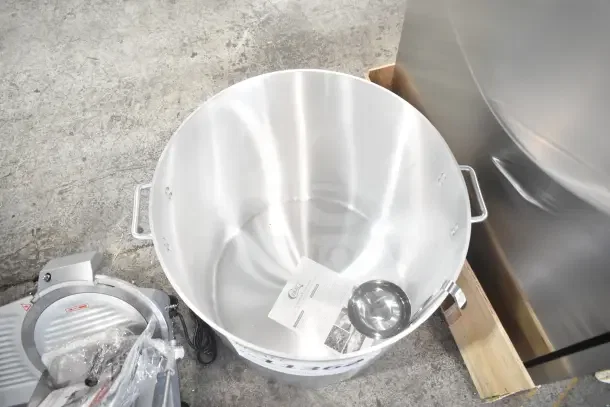 BRAND NEW Choice 471SP160QTHD 160 Qt. Aluminum Stock Pot, scratch and dent, heavy weight, includes manual and lid.
