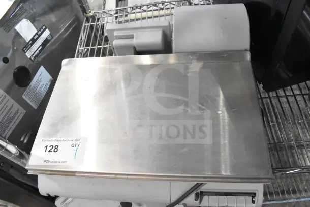 Mettler Toledo AM-5545 Commercial Countertop Scale in used condition. Tested and working, metallic finish, Model AM-5545.