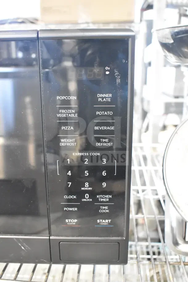 Hamilton Beach MS8436193153-03 countertop microwave oven, 120 volts, keypad with preset modes; good condition.