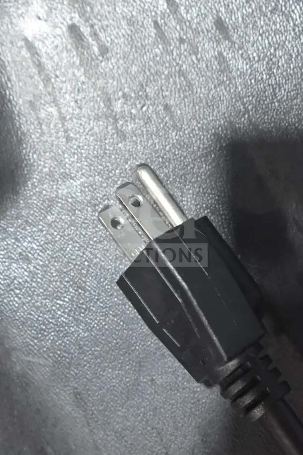 Power plug for Avantco 193BC48HCW commercial bakery display case, 110-120 volts, 1 phase.
