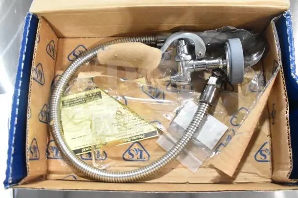 BRAND NEW SCRATCH AND DENT! T&S B-0100-32H Spray Valve, 1.15 GPM, 32" Stainless Hose, 1/2" NPT Male, boxed.