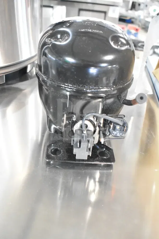 BRAND NEW SCRATCH AND DENT! Cubigel NUT70NR Avantco 17817638 Compressor, black, visible wiring and mounting base.