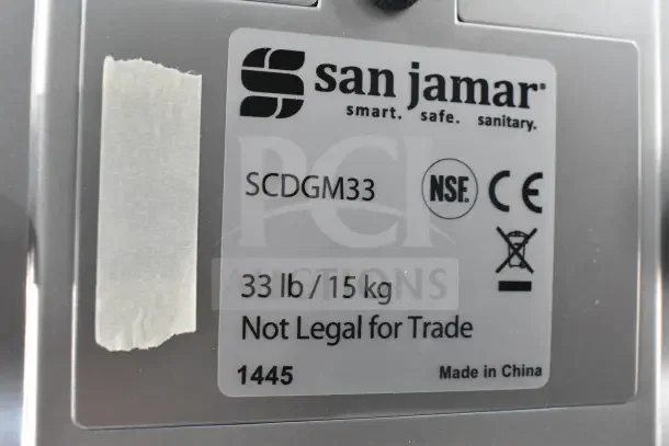 San Jamar SCDGM33 digital kitchen scale, 33 lb capacity, brand new, scratch and dent condition, NSF certified.