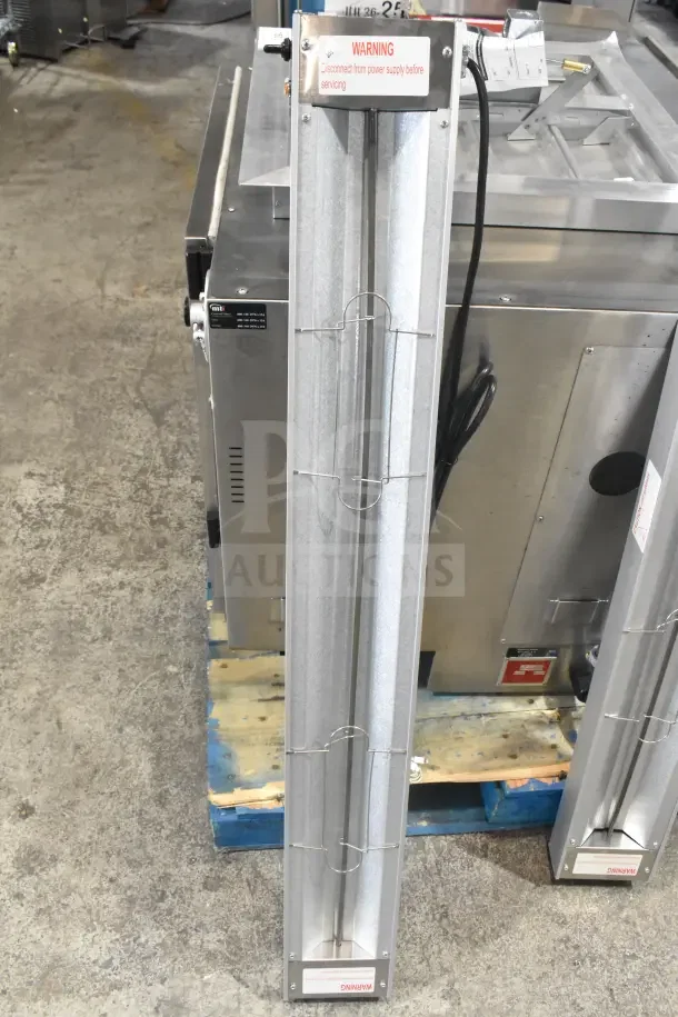 BRAND NEW ServIt 423SW48TCPA 48" strip warmer, single toggle control, 120V, 1 phase. Scratch and dent condition.