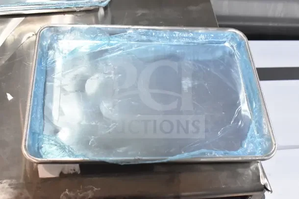 18 new scratch and dent baking pans, including Choice Eighth and Quarter Size, aluminum, 19 gauge, in protective wrap.