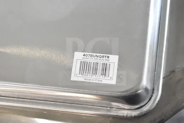 18 new scratch and dent baking pans, 407BUNQRTR quarter size, 19 gauge aluminum, visible label indicates China origin.