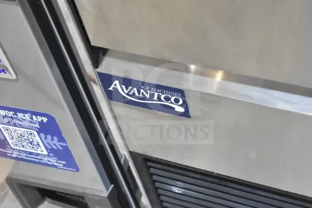 Avantco 194EUCF160A undercounter ice machine, full cube, new, 44 lb. storage, 159 lb. capacity, 115V, scratch and dent condition.