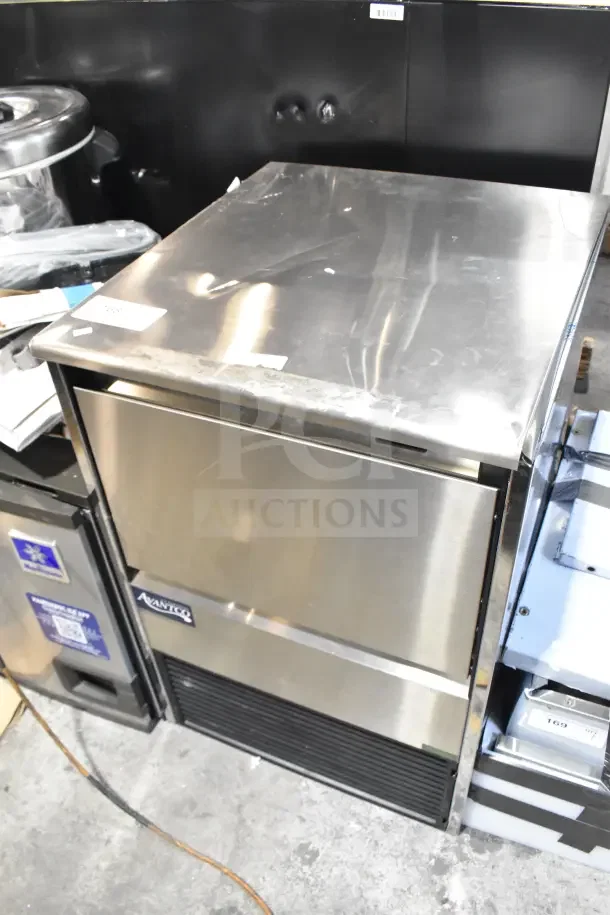 Brand new Avantco 194EUCF160A undercounter ice machine, 159 lb. capacity, with 44 lb. storage bin. Scratch and dent.