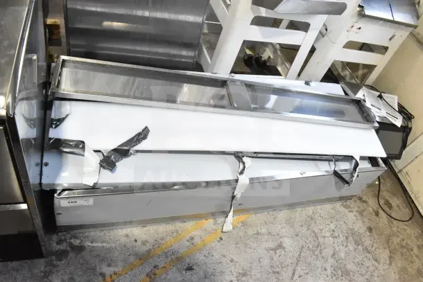 BRAND NEW 2026 ServIt 423EST4WOPBH four-pan electric steam table, partially enclosed base, 208/240V, minor scratches and dents.
