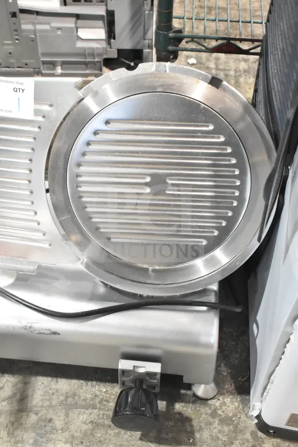 Brand new Avantco 12" manual meat slicer, model 351CPGSP18N, with minor scratches and dents. 110-120V, 1 phase.