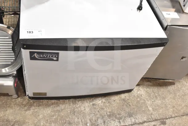 BRAND NEW Avantco 194MCF430A Ice Machine, 397 lb. capacity, full cube, 115V, 1 phase, scratch and dent condition.