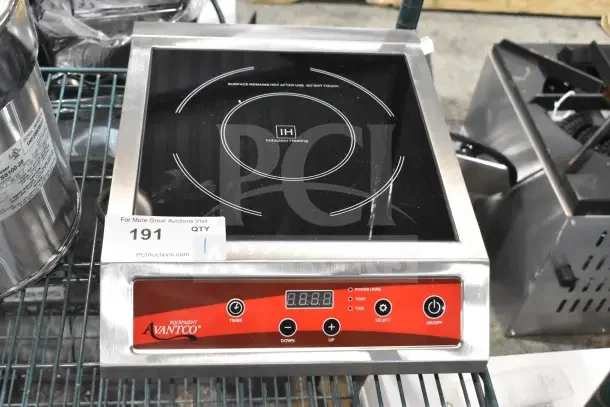 BRAND NEW 2025 Avantco 177IC3500 countertop induction range, 208-240V, 1 phase, minor scratches; digital display, portable.