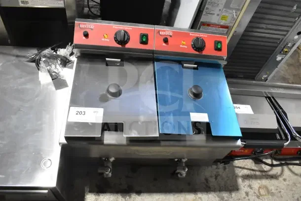 BRAND NEW Avantco F202 30 lb. dual tank electric fryer, 208-240V, 1 Phase. Scratch and dent condition, marked with item tag.
